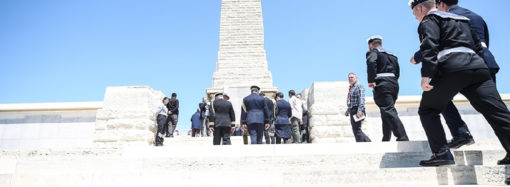 Çanakkale’de İngiliz anıtı önünde tören yapıldı