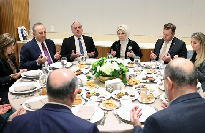 Çavuşoğlu ile Emine Erdoğan ABD’de iftara katıldı