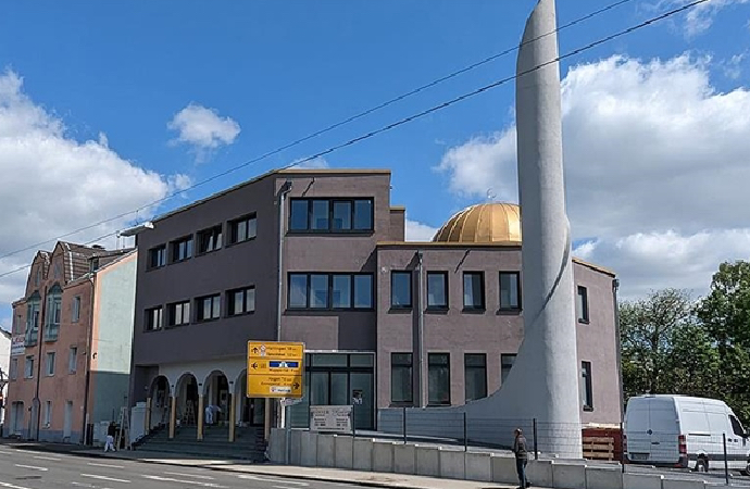 Almanya’da yeni bir cami ibadete açıldı