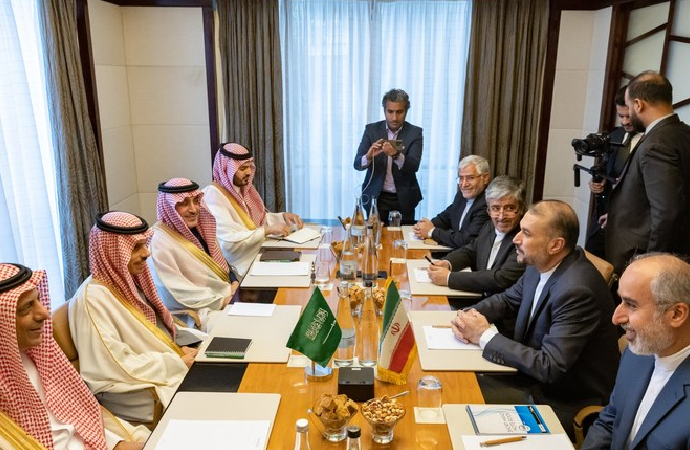 Suudi Arabistan ve İran dışişleri bakanları yeniden bir araya geldi