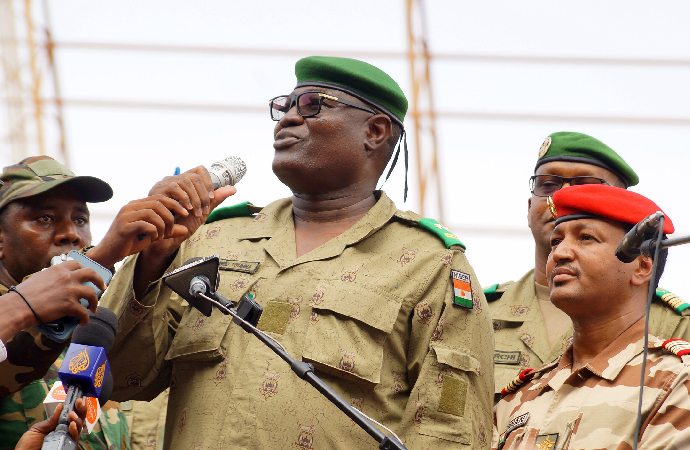 Nijer askeri cuntasını tehdit eden ECOWAS yeniden toplanıyor