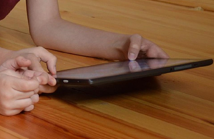 Çocukları sanal ortamda tek başlarına bırakmayın