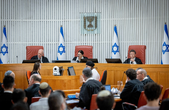 İsrail yüksek mahkemesi, yetkilerini kısıtlayan yasayı inceliyor!