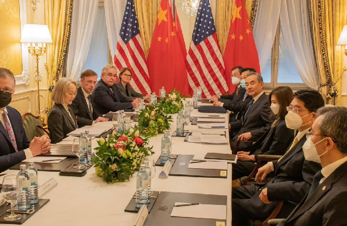 Çinli Bakan, ABD’li danışmanla görüştü
