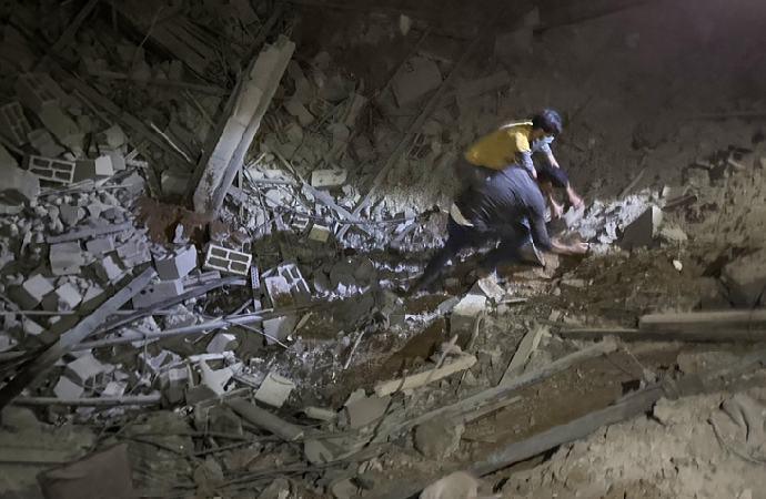 Gazze saldırı altında: 6 ev ile bir cami daha vuruldu!