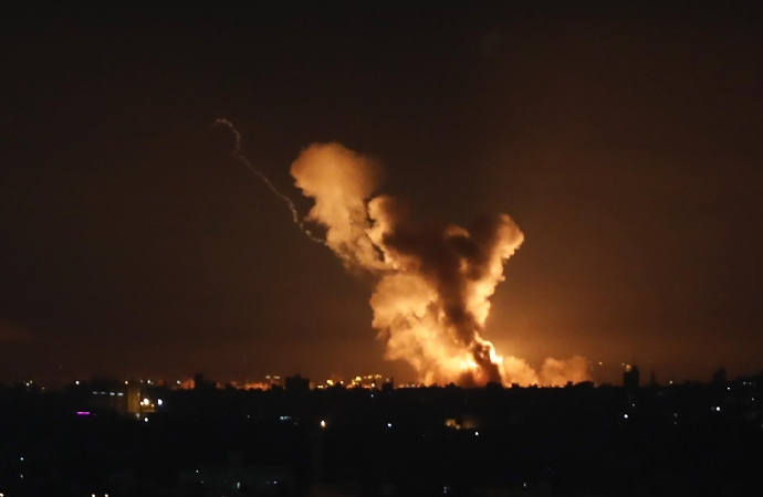 İsrail, Lübnanlı milletvekilinin evini bombaladı