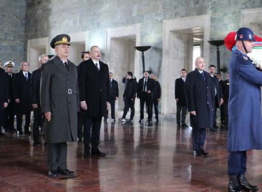 Aliyev Anıtkabir’i ziyaret etti