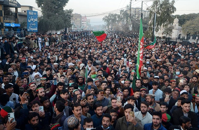 Pakistan seçimleri: İmran Han önde