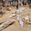 Gazze Şeridi’ndeki hastaneler toplu mezarlara dönüşmüş!