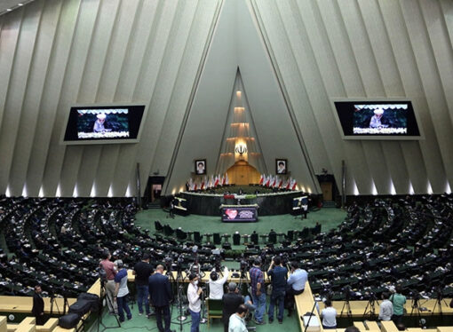 İran, Hürmüz’den geçen gemilerden geçiş ücreti alacak