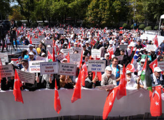 İstanbul’da “Büyük Aile Buluşması” sessiz yürüyüşü yapıldı