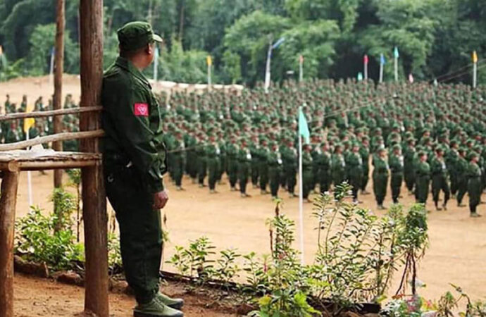 Arakanlı Müslümanlar, hem Myanmar ordusu hem Arakan ordusu tehdidi altında