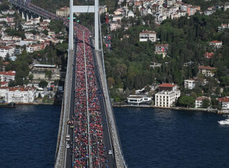 İstanbul’da on binlerce kişi maraton için bir araya geldi