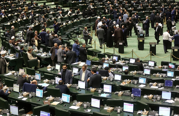 İran’da resmi tatil günü cuma ve perşembe olarak mecliste onaylandı