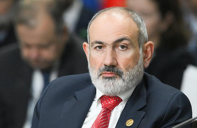 Türk ve Azeri bayraklarının yakılmasına Paşinyan’dan kınama