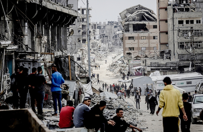 İngiliz ve İrlandalı yazarlardan, ahlaki duruşumuz “zayıflıyor” mektubu