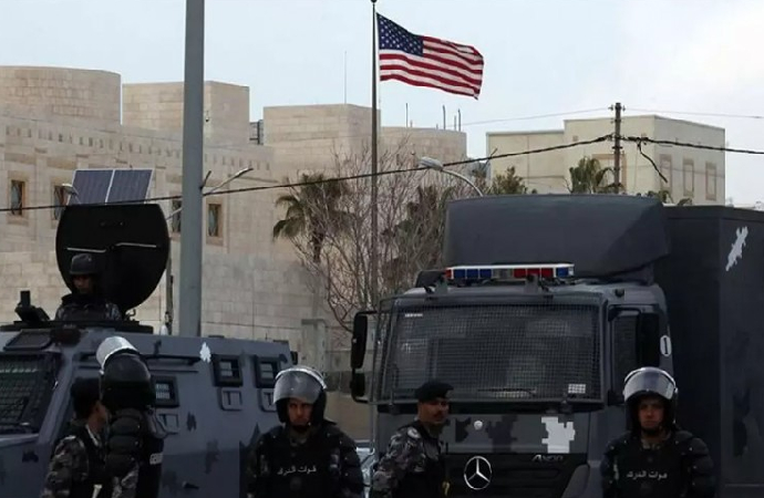 ABD’nin İsrail büyükelçiliği boşaltılıyor