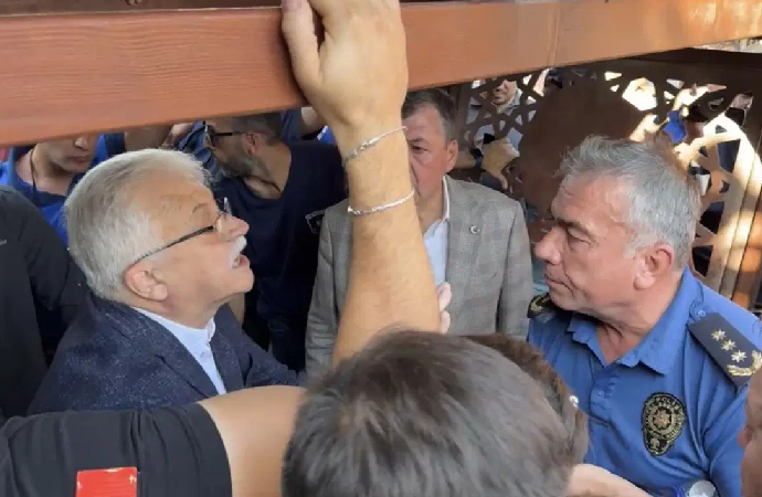 Tarikat cenazesi Balıkesir’i karıştırdı!