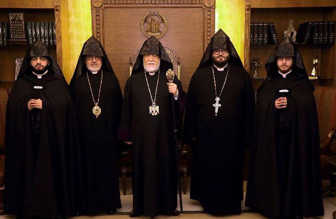 Ermenistan’da hükümet-kilise savaşı sürüyor