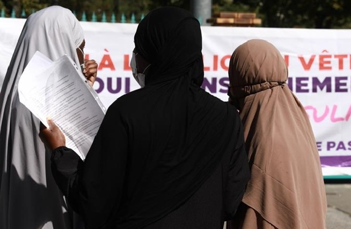 Fransa’da İslam düşmanı saldırıların yüzde 70-80’i başörtülü kadınlara yönelik