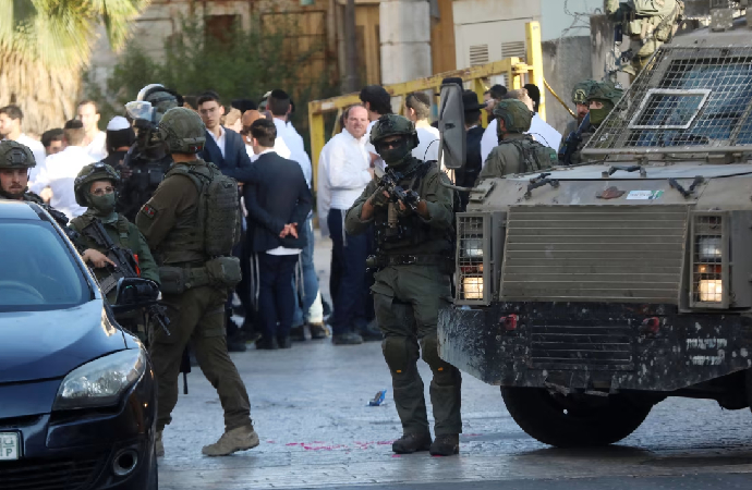 Yahudi yerleşimciler İsrail askerine saldırdı