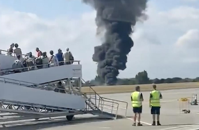 İngiltere’de bir küçük uçak düştü