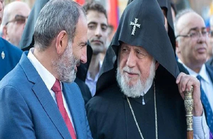 Kilise ile Hükümet arasında düzeysiz kavga