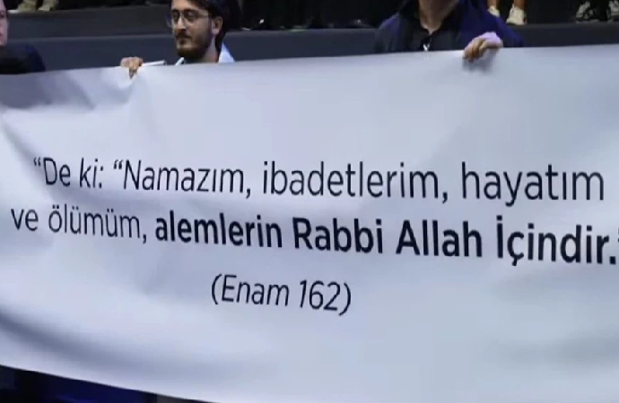 Mezuniyet töreninde ‘ayete müdahale’ üzerine rektörlükten açıklama