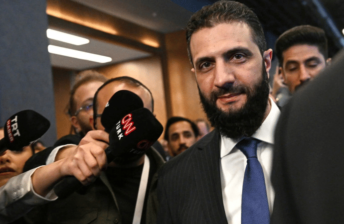 eş Şara: Suriye, çıkarlarına hizmet ediyorsa İsrail’le barış için ‘tereddüt etmeyecek’