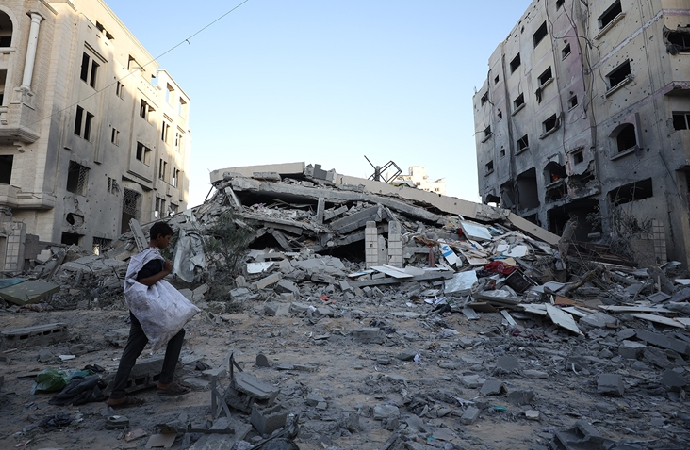 Gazze kenti baştan sona yakılıp yıkılıyor