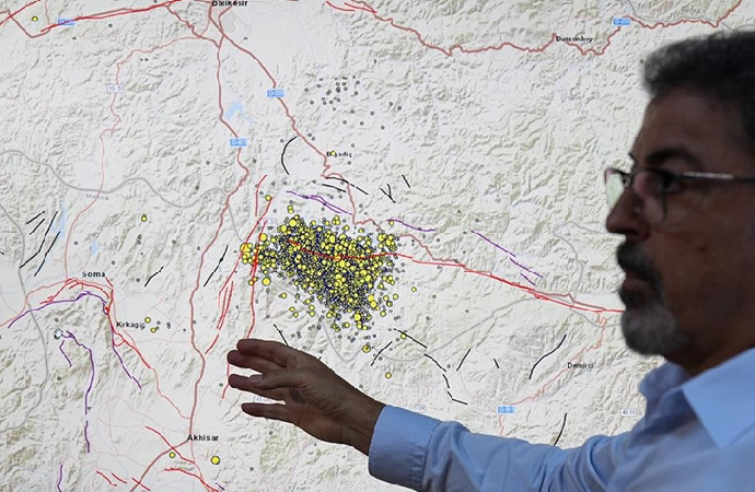 Sındırgı’da 4 bine yakın artçı sarsıntı gerçekleşti