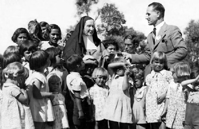 Hıristiyan okulunun “kaybettiği” 796 çocuğun mezarı aranıyor