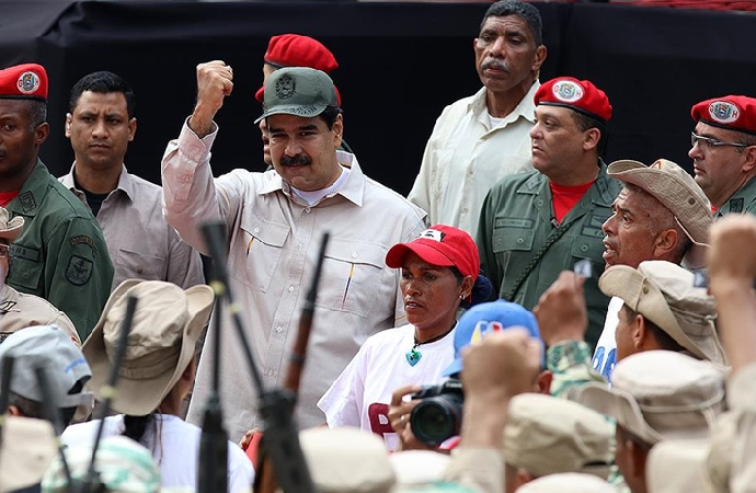 ABD’nin askeri hamlesine Venezuela’dan milis gücü ile yanıt