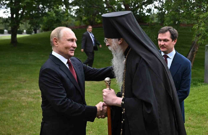 Alaska hamlesi, Ortodoks kiliselerini birbirine düşürdü