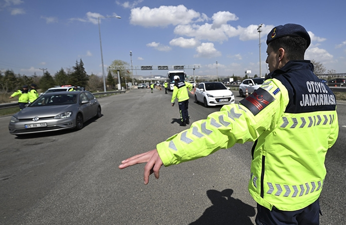 Trafikte yol kesenlere hapis cezası geliyor