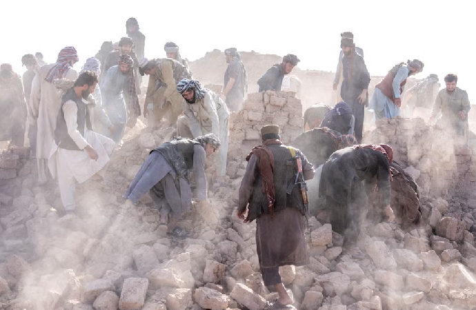 Afganistan’da 6 büyüklüğünde deprem: 500’den fazla can kaybı