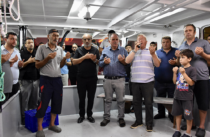 Balıkçılar “vira bismillah” duasıyla denize açıldı