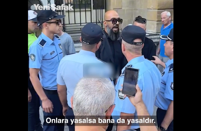 Başörtüsü yasağını kutlayanlara karşı tek kişilik direniş