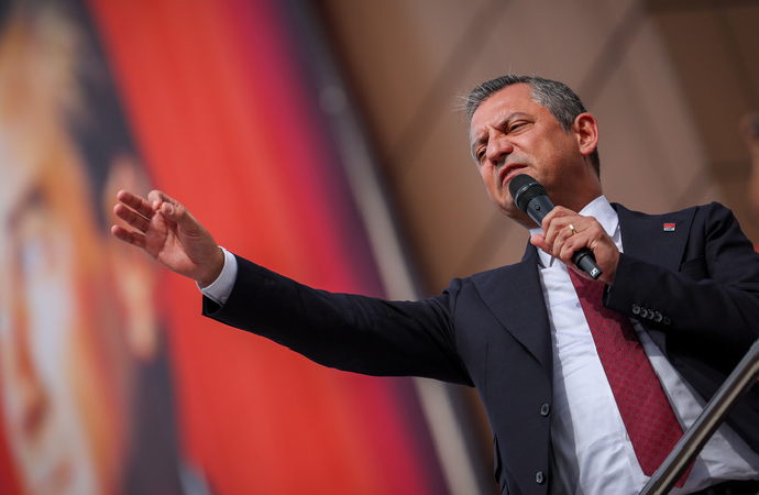 Mahkeme kararı sonrası Gürsel Tekin-Özgür Özel kavgası