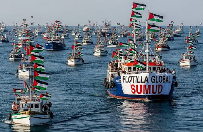 İsrail gemisi, filonun lider gemisinine yaklaştı, İspanya riskli bölgeye girmeyin dedi