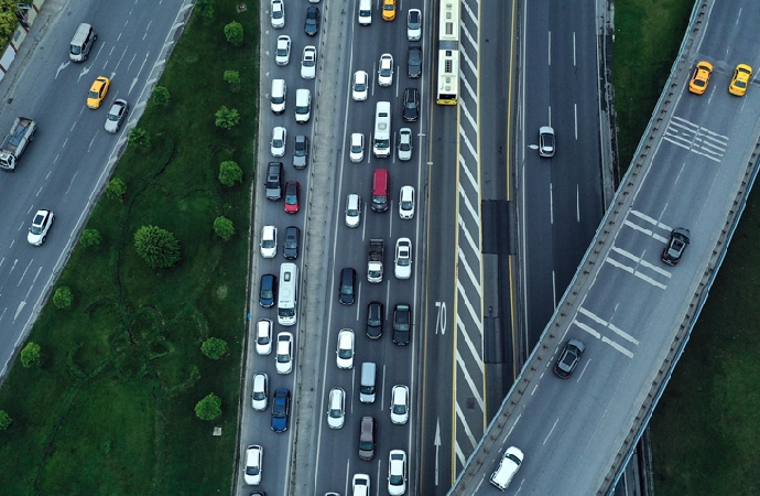 Trafiğe son bir ayda 215 bin araç daha katıldı