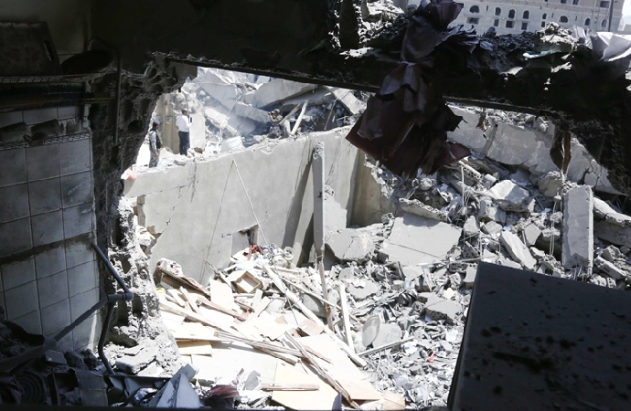 Katil İsrail ordusu Yemen’e saldırdı, yakıp yıktı