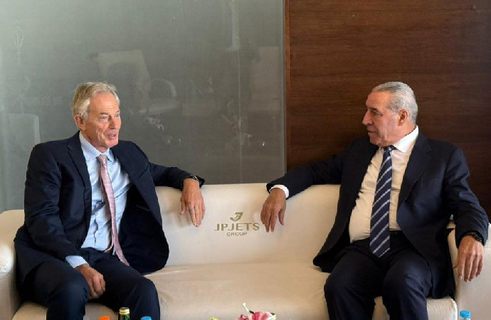 Bölgedeki muhalefet nedeniyle Blair, kuruldan çıkarıldı