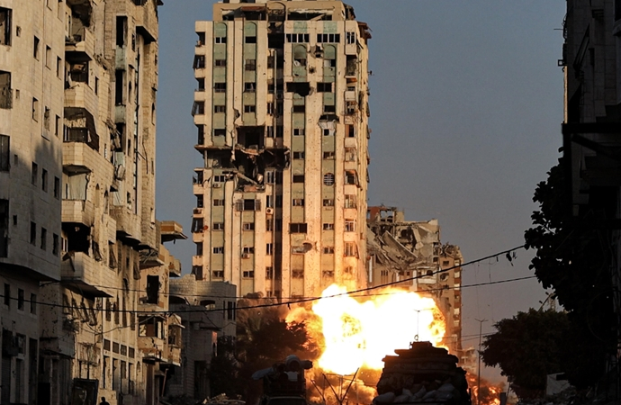 Gazze’de ağır bombardıman devam ediyor