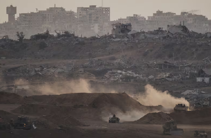 İsrail, işbirlikçi çetelerini korumak için Filistinlilere ateş açtı