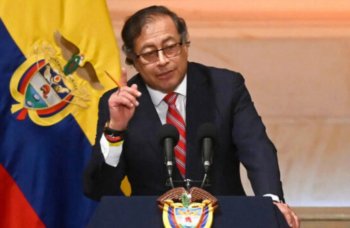 Petro, ABD güvenlik kurumlarıyla iletişimi askıya aldı