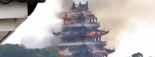 Çin’de 1500 yıllık tarihi tapınak yandı