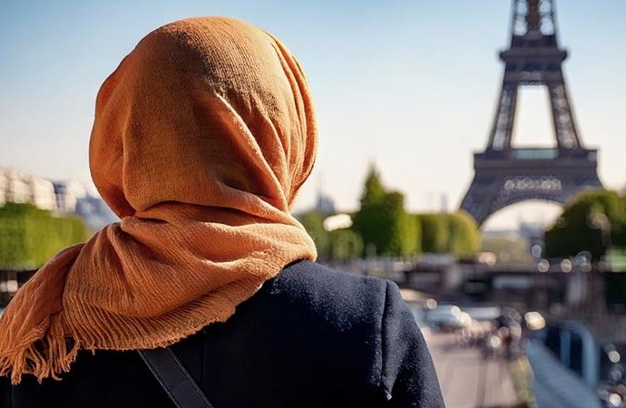 Fransa meclisinde başörtüsü görmek istemediler