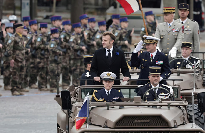 Fransa’da gençlere ‘gönüllü askerlik’ çağrısı