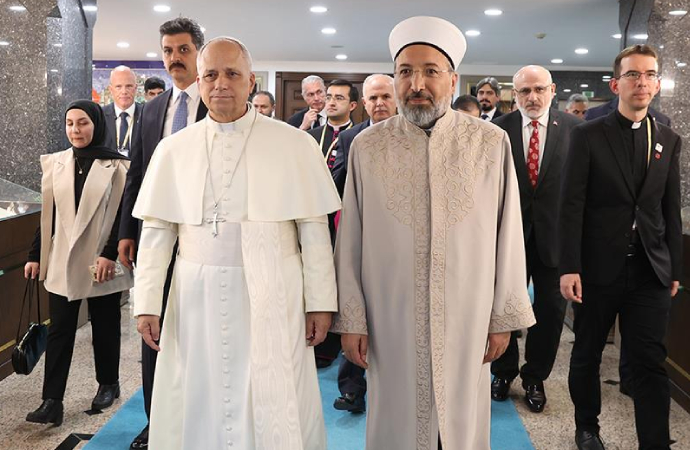 Papa’dan Diyanet’e ziyaret
